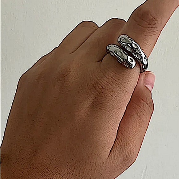 Stainless Steel Hammered Contour Ring - Picture 4 of 12